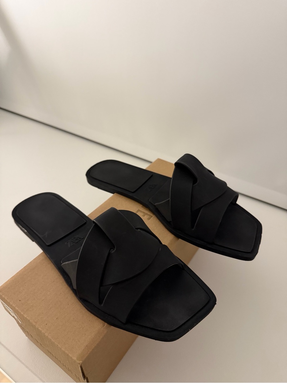 Zara Black slide sandals with rubberized Crossover